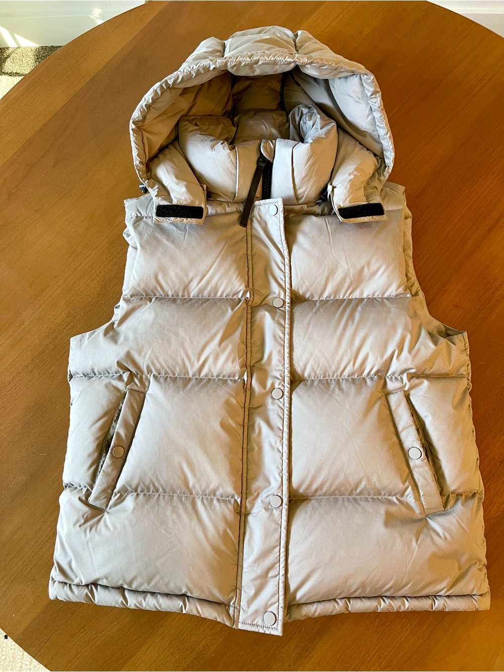 Quince Women’s Puffer Vest with Removeable Hood - Light Gray/Tan
